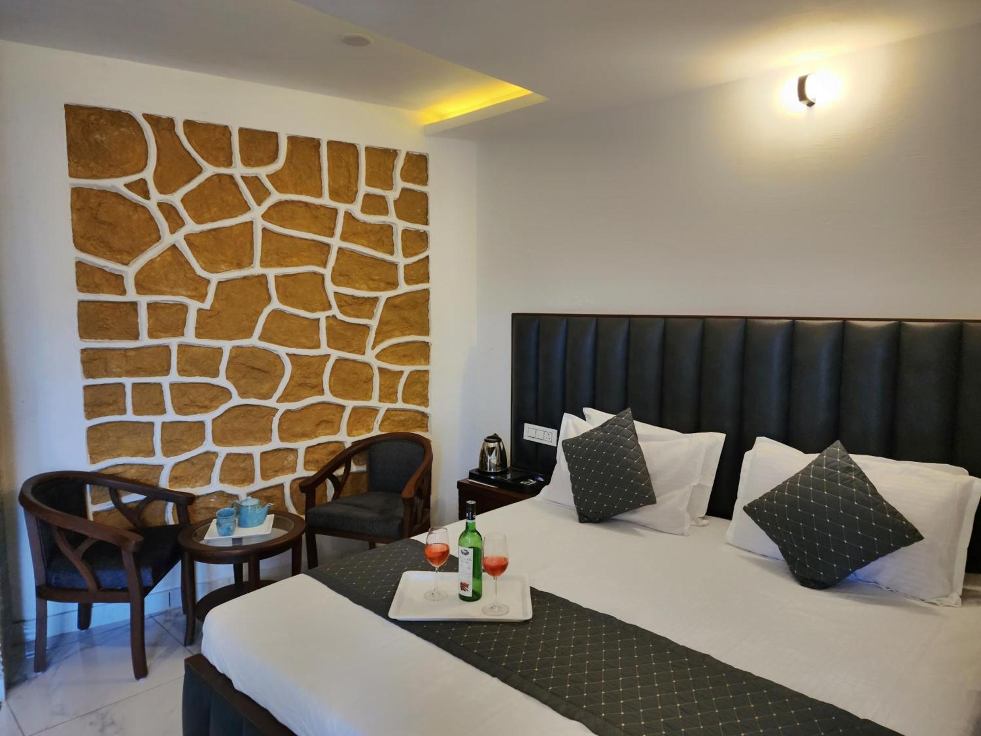 Pine Valley Resort Kasauli Ngoại thất bức ảnh